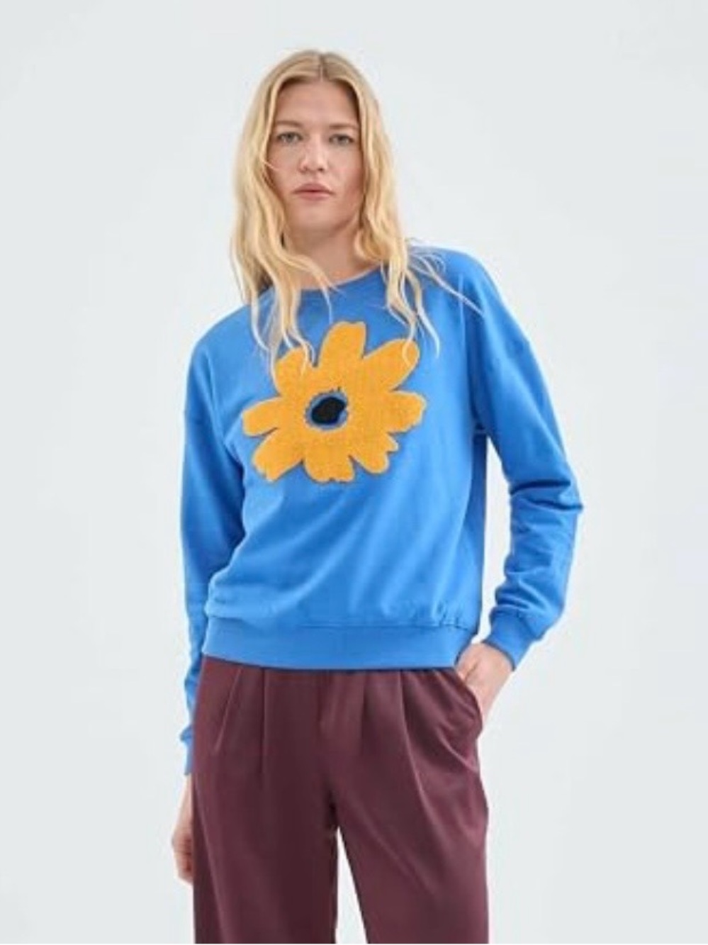 Blue Flower-Graphic Crewneck Sweater - Unbranded